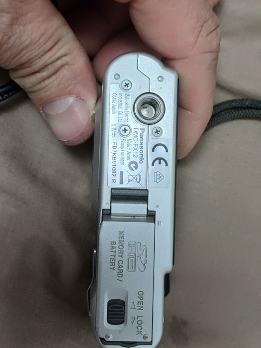 Panasonic Lumix DMC-FX12
Stare foarte buna
Are incarcator