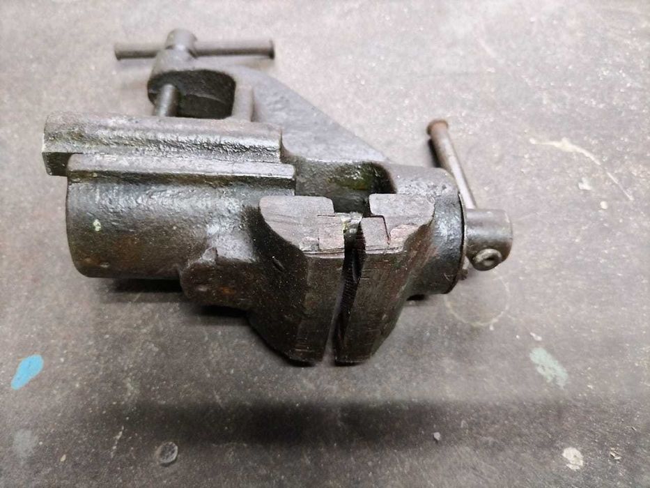 Продам тиски маленькие