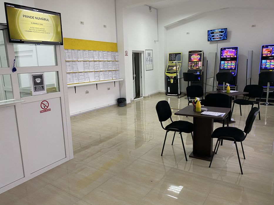 Inchiriez/ schimb spatiu comercial statiunea Bala