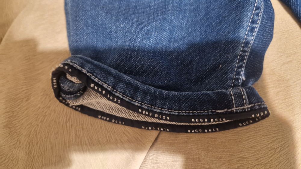 Blugi scurti marca Hugo Boss, 3-4 ani