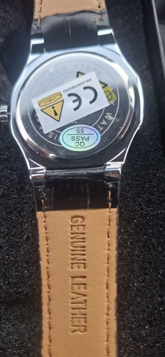 Часовник Poedegear quartz