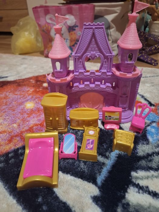 Малък замък с аксесоари