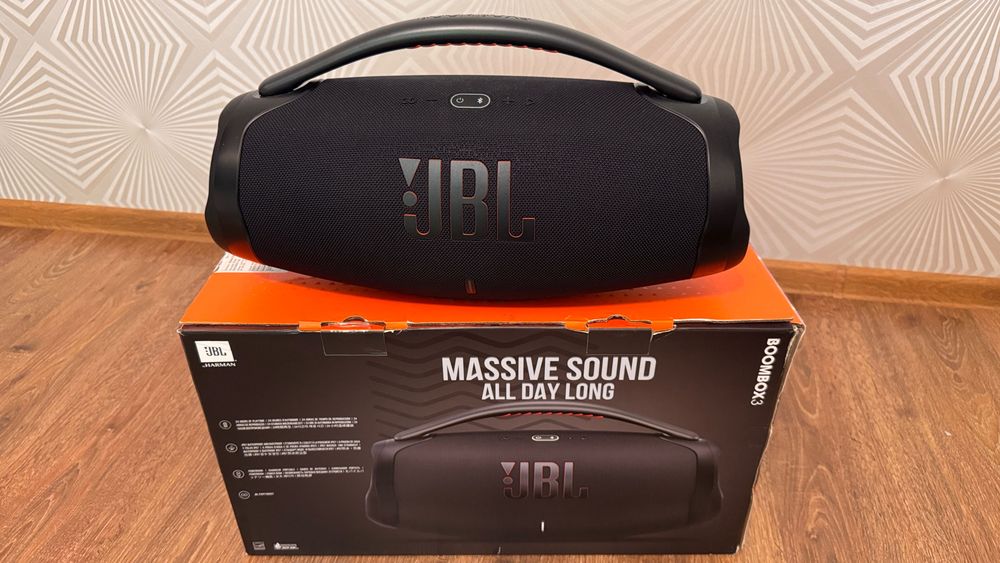 Vând boxă JBL Boombox 3