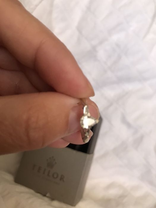 Inel cu diamant forma de lacrima