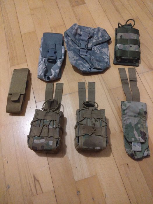 Buzunare, bureți și curea pentru casca, cască fără microfon