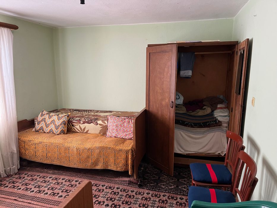 Продавам къща с плевня в село Долни Радковци, област Трявна