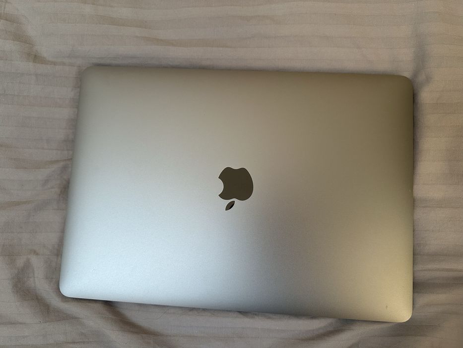 Макбук, Macbook Air/M1/2020/8 ГБ/256 ГБ/ с зарядкой