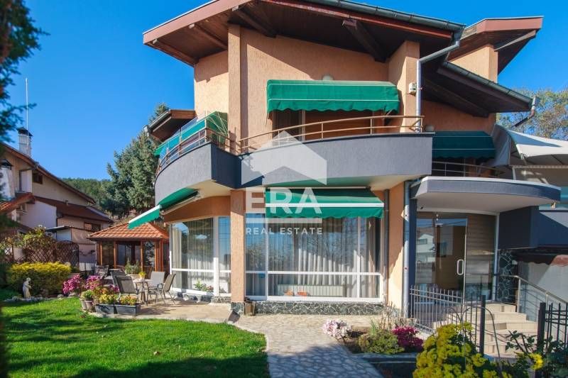 Продава се Къща в с. Рогачево, Област Добрич - 302 кв.м за 1938 €/кв.м - Снимка #1