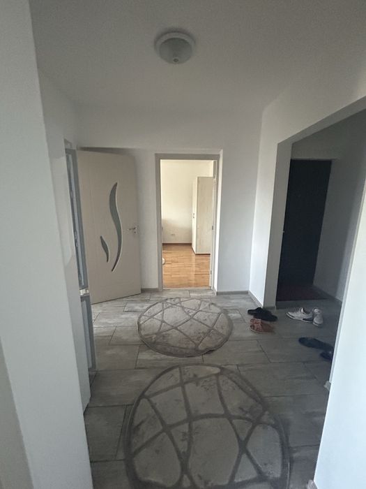 Inchiriez apartament cu 2 camere la Sinaia