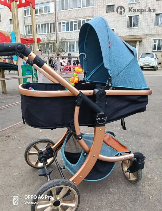 Продам коляску 10 000