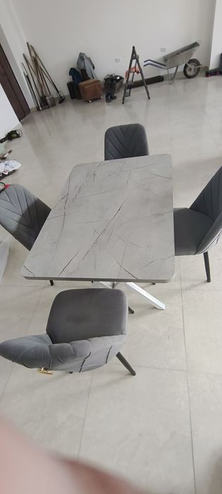 Продам стол и 4 стула
