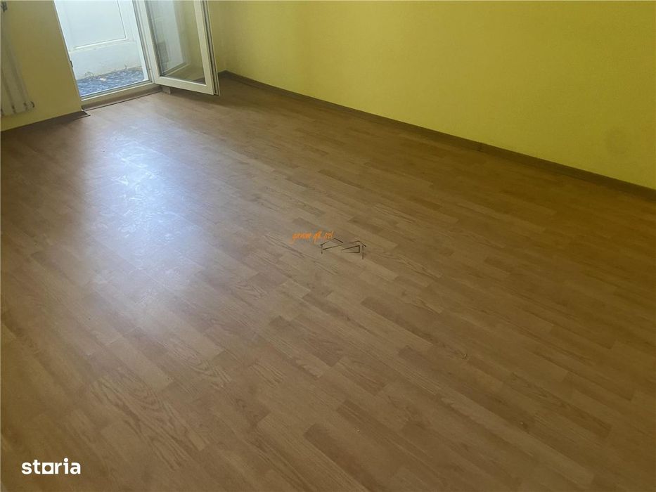 Apartament 4 camere , zona cartier Sud , et 1 , 60 mp , liber