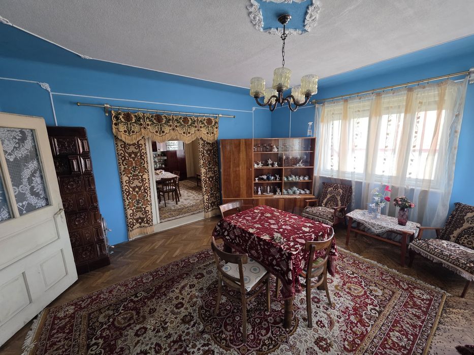 Vând Casa de locuit și teren