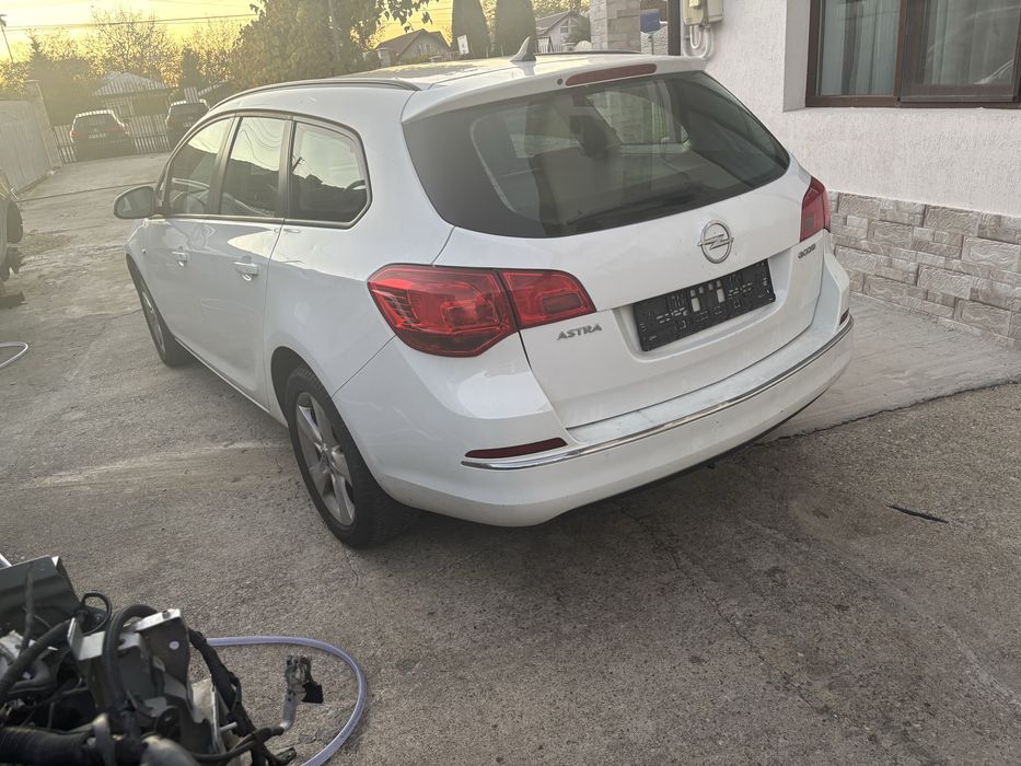 Bara spate Opel Astra J  facelift  Sport Tourer  break 2018