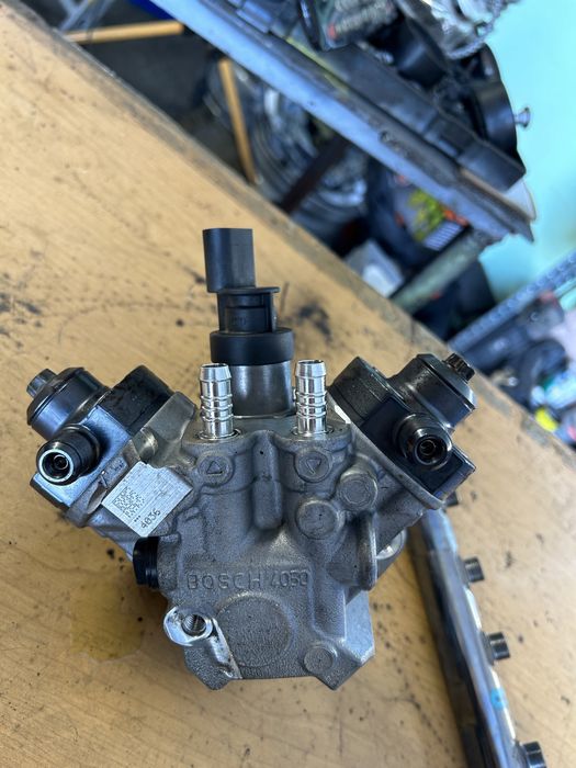 Помпа (гнп)  и рейл  БМВ 530д 245коня BMW 530d 245hp gnp duzi reil