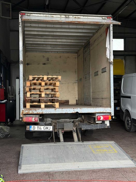 Boxa carosata cu lift hidraulic Dhollandia 750 KG