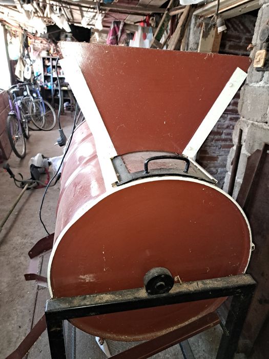 Mașină de bătut porumb