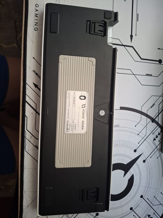 Tastatura de gaming aqirys adara.