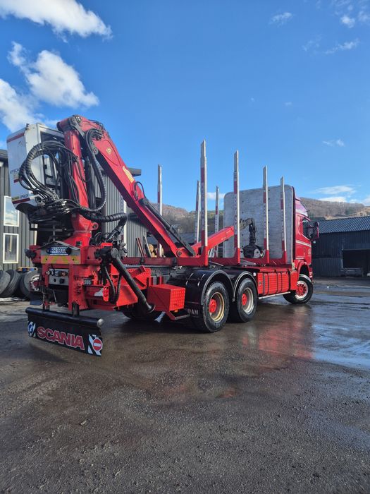 Scania 490 6x6 .transport forestier  lemn bustean. Macara