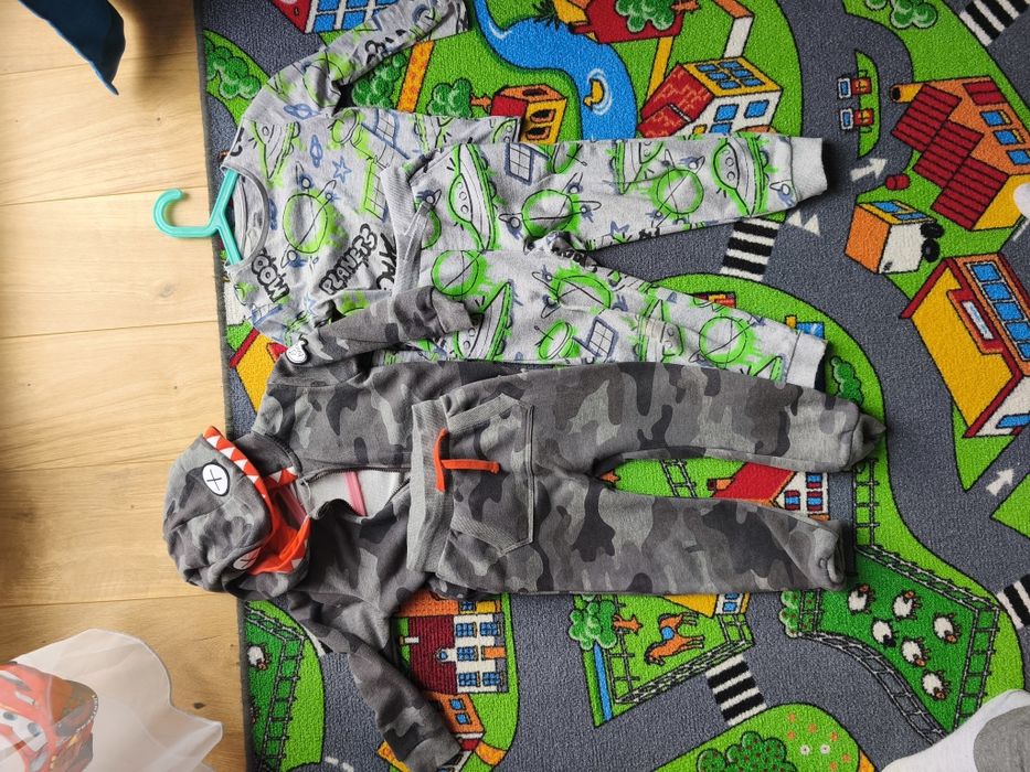 Lot 2 treningurile băieți mărimea 110