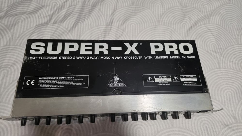 Crossover activ behringer cx 3400