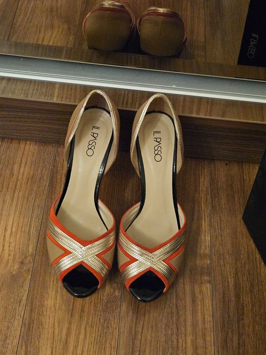 Pantofi Ocazie IL PASSO Masura 39 Nude/Corai/Negru