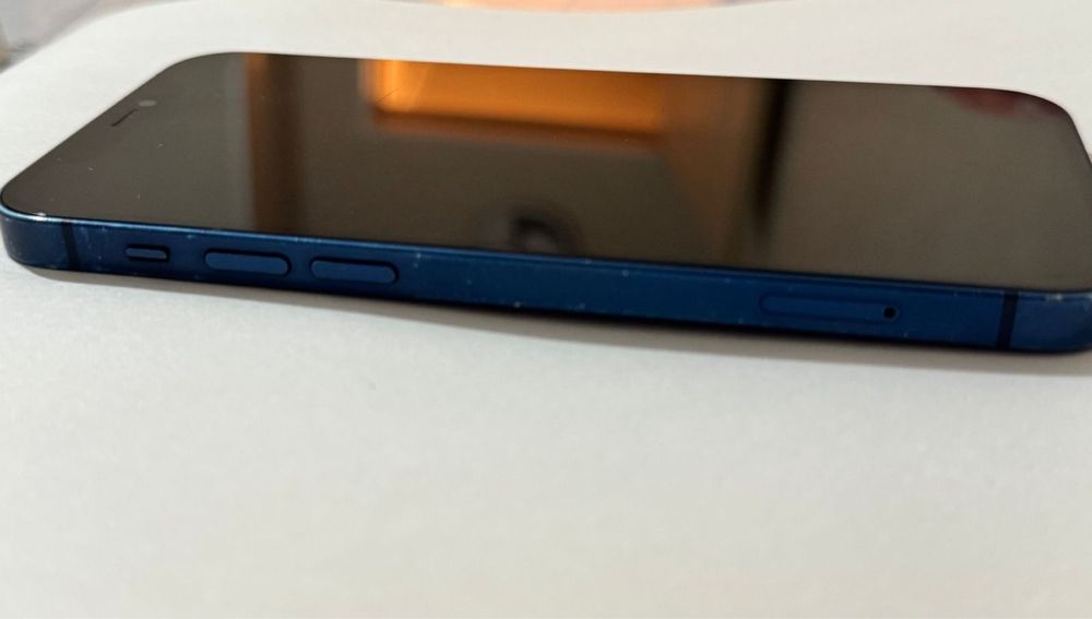 Продается iPhone 12.
