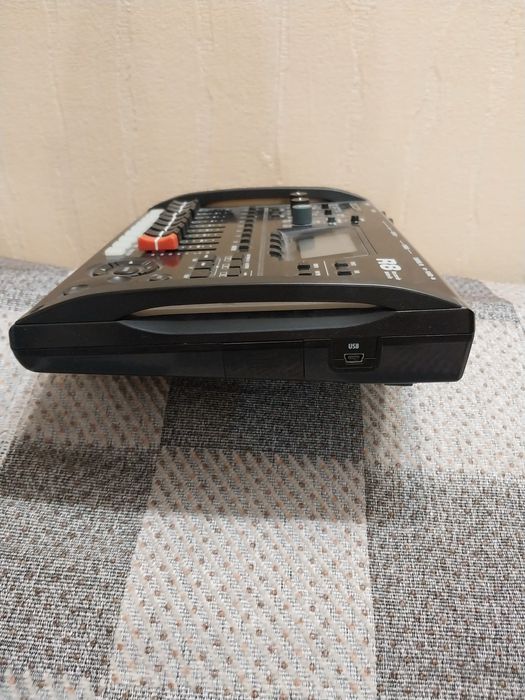 Zoom R8 многодорожечный рекордер