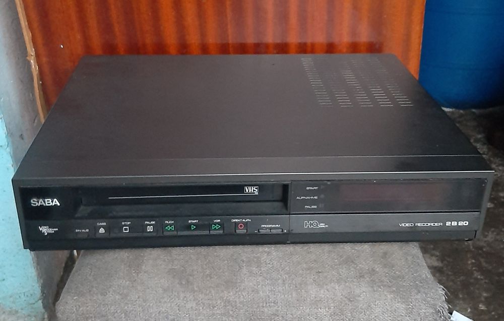 Vând videorecorder saba in stare bună