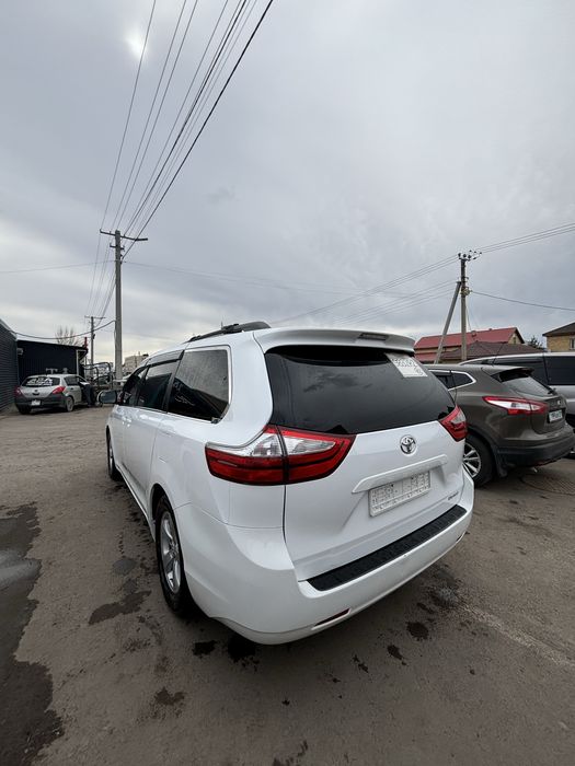 Продается Toyota Sienna 2015 LE 3.5л
