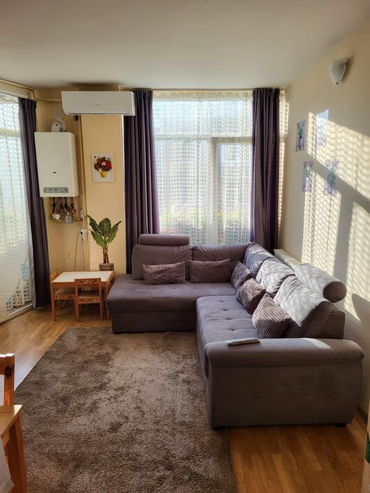 Vând apartament zona Tineretului