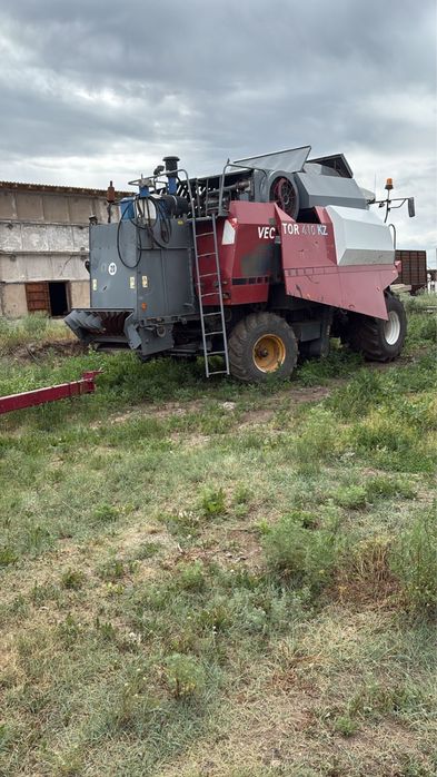 Комбайн Вектор 410 с жаткой