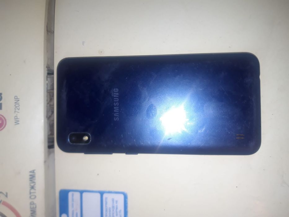 Продам телефон срочно