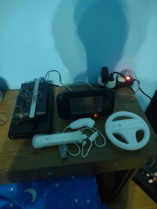 Vând Consola Nintendo Wii U Modată