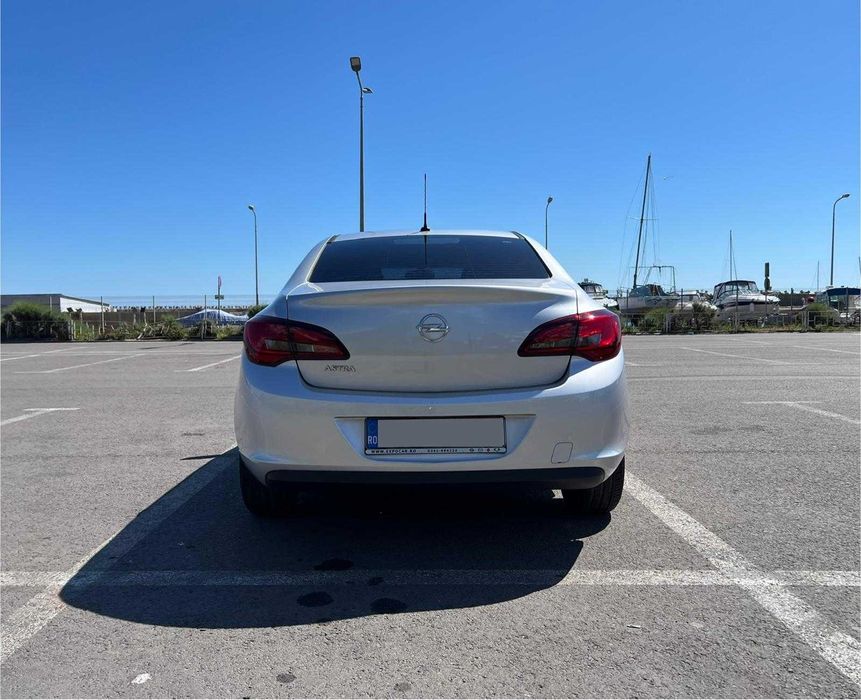 Opel astra J / 1.6 Benzina / 14000 km / primul proprietar