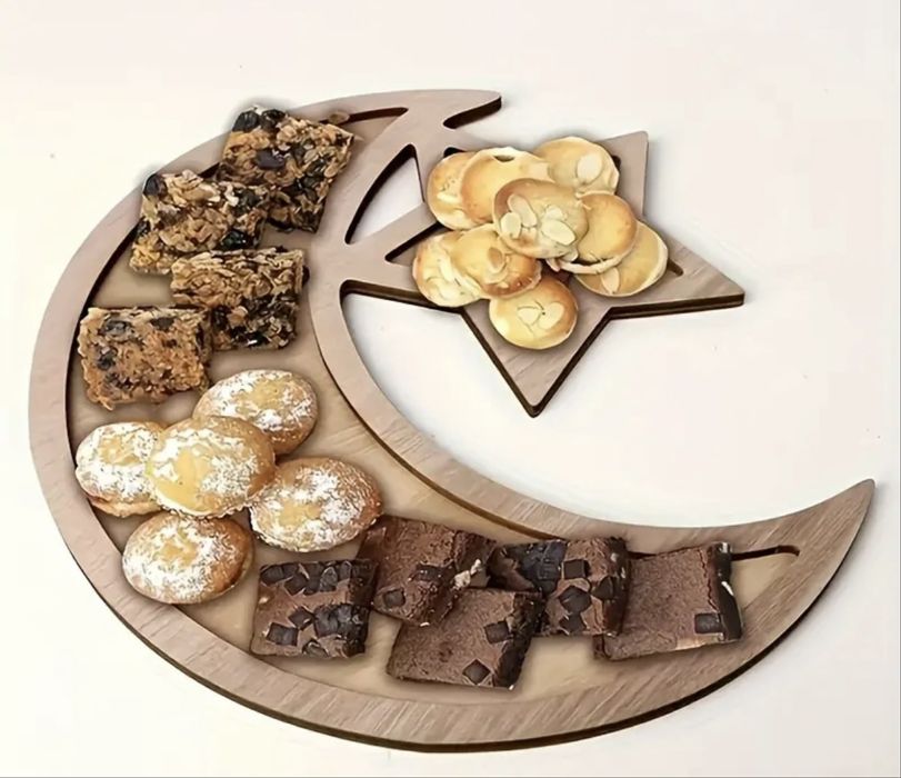 Продам в форме полумесяца 2 менажницы для финик сухофруктов