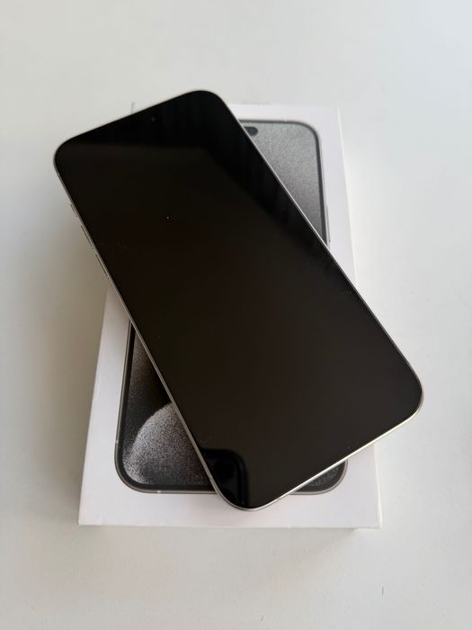 Iphone 15pro max Бял 256gb 1 год. гаранция Батерия на 100% !