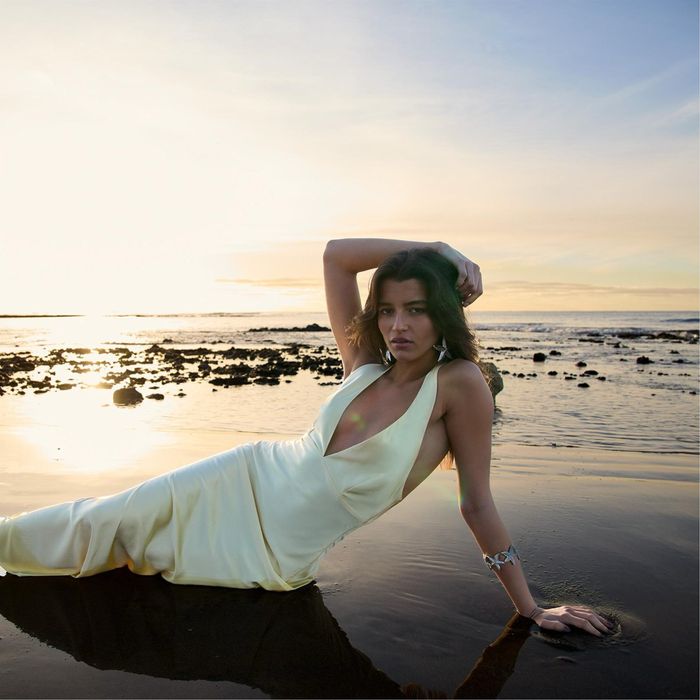 Сатенена дамска рокля