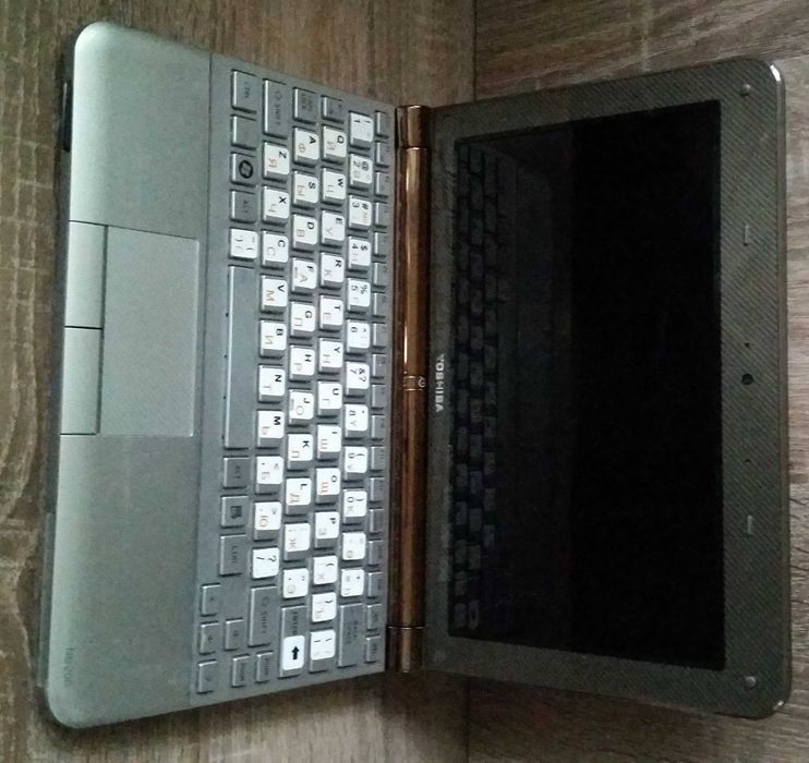 нетбук Toshiba +мышка в подарок