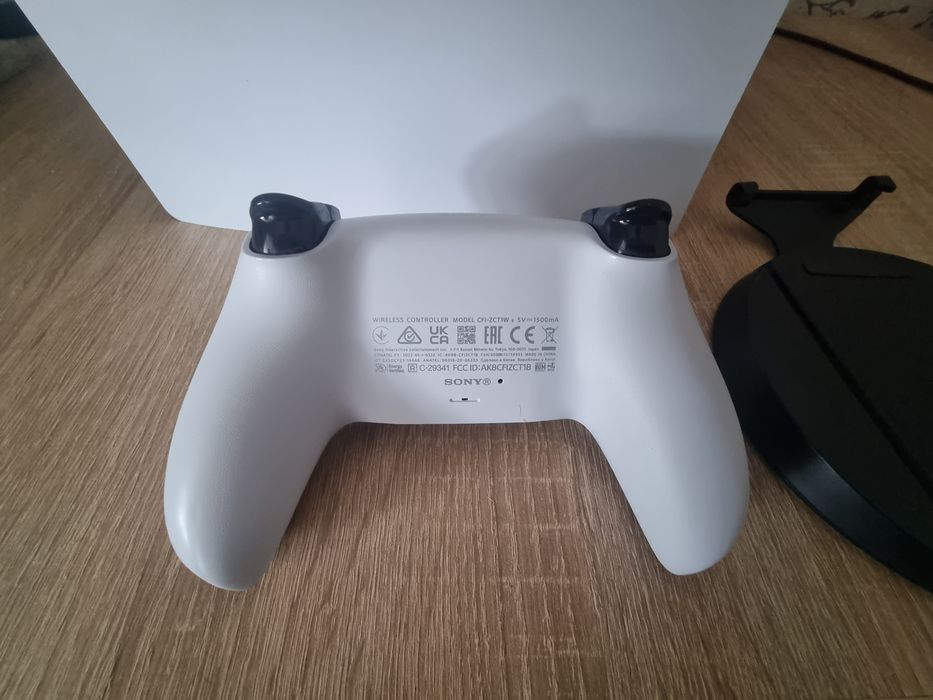 Consola PS5+Joc Resident Evil Requiem