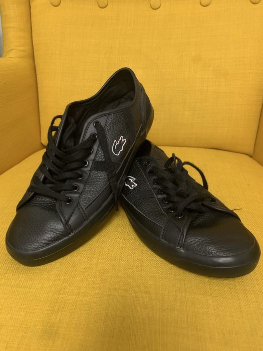 Tenisi lacoste in stare perfecta