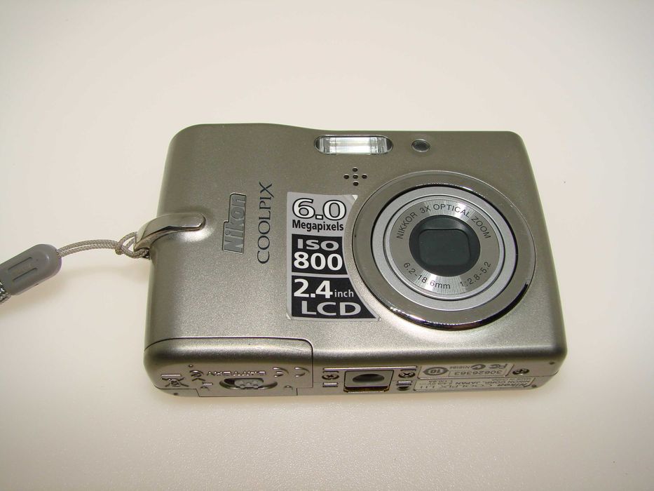 Nikon Coolpix L11 - Надежден и Компактен фотоапарат 6MP, 3x оптичен