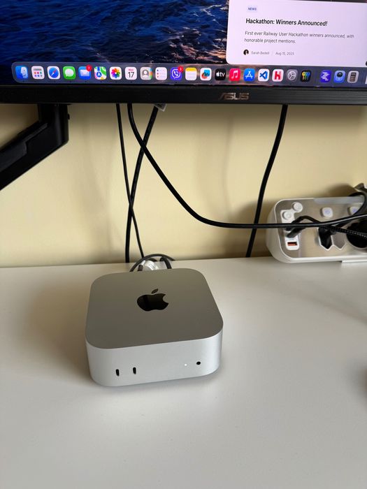 Продавам Apple Mac Mini 2024 M4 10C/10G 16RAM 256GB SSD
