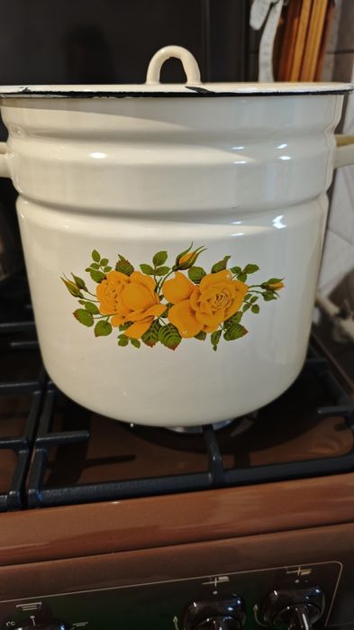 Советская 12 литров.кастрюля эмаль