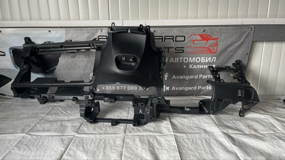 Долна част на табло Toyota Yaris 2015-2018