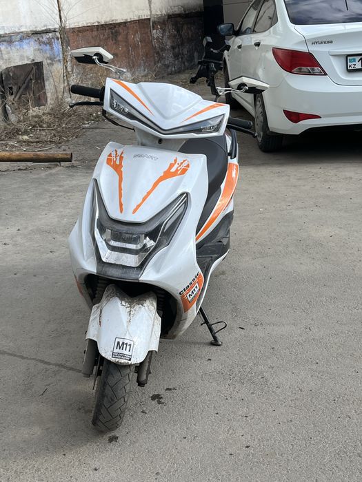 Скутер М11 с документами все в порядке