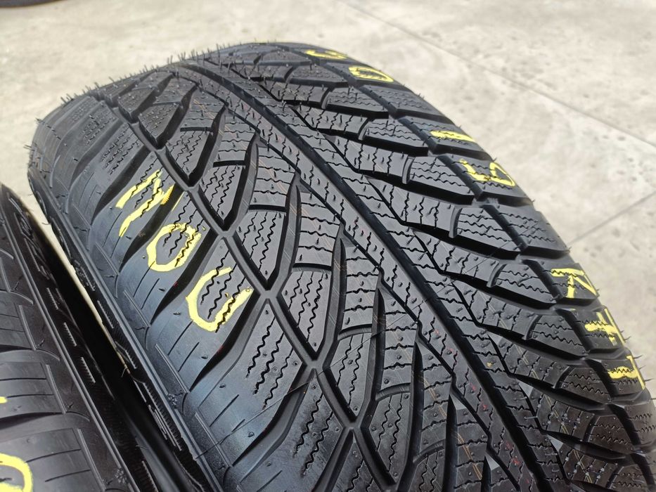 Doua anvelope noi de iarna 255 50 19 goodyear ultra grip run flat