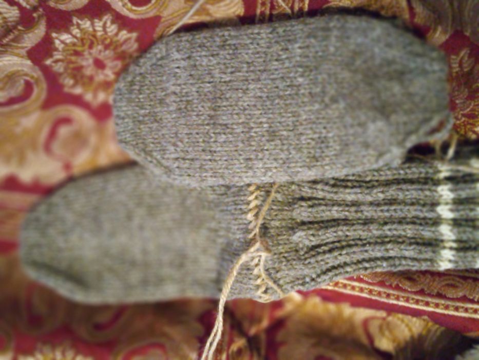 Вълнени плетени чорапи  с тройна нишка на конеца–10 лв.