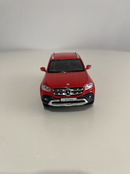 1:42 Kinsmart Mercedes-Benz X-Class
