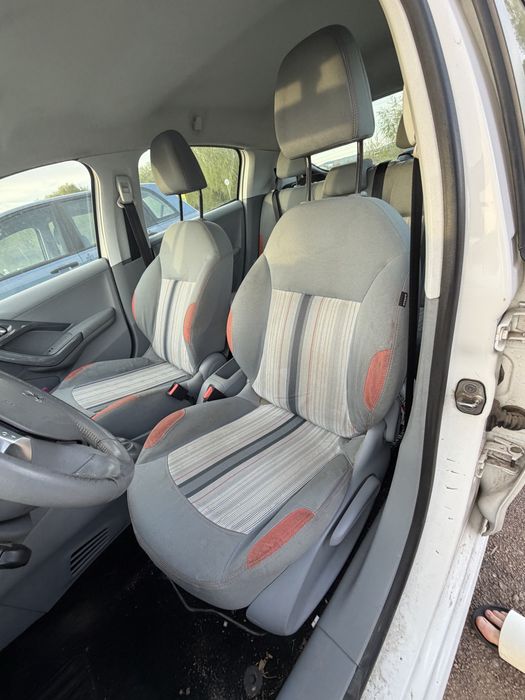 Пежо 208 1.3 82 кс бензин 2012г на части